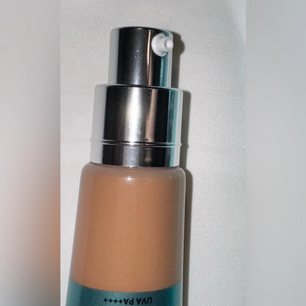 IT Cosmetics CC+ Oil-Free Matte Foundation and it Conceals, SPF 40 - Tan - Picture 4 of 7